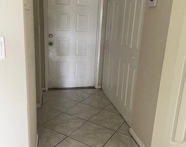 10106 Twin Lakes Drive - Photo Thumbnail 6