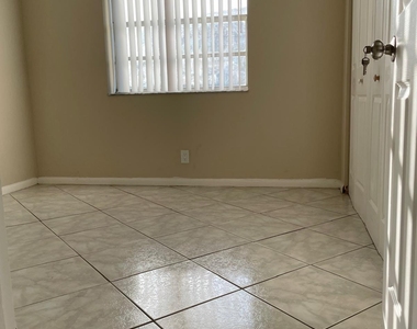 10106 Twin Lakes Drive - Photo Thumbnail 5