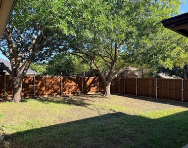 1712 Colonial Court - Photo Thumbnail 11