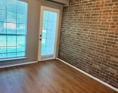1712 Colonial Court - Photo Thumbnail 9