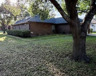 1712 Colonial Court - Photo Thumbnail 8