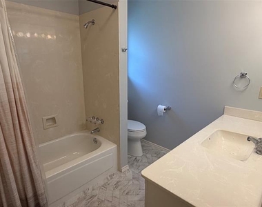 1712 Colonial Court - Photo Thumbnail 10