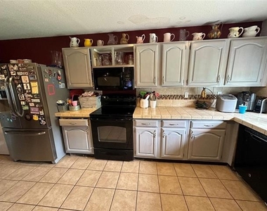 2304 Chinaberry Drive - Photo Thumbnail 5
