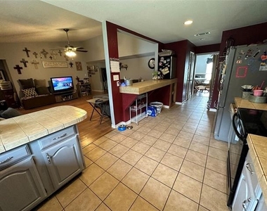 2304 Chinaberry Drive - Photo Thumbnail 7