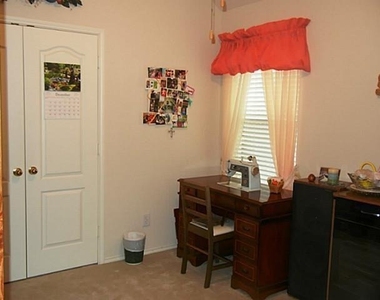 1606 Mapleleaf Fall - Photo Thumbnail 11