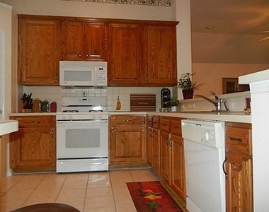 1606 Mapleleaf Fall - Photo Thumbnail 13