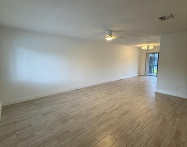 3104 Poolside Drive - Photo Thumbnail 3