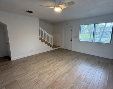 3104 Poolside Drive - Photo Thumbnail 10