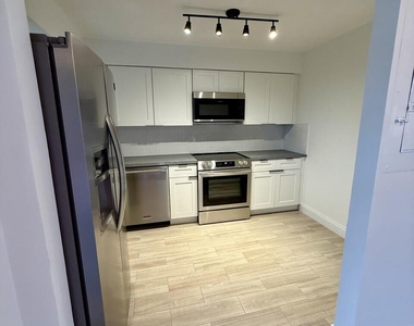 3104 Poolside Drive - Photo Thumbnail 8