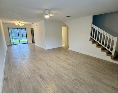 3104 Poolside Drive - Photo Thumbnail 4
