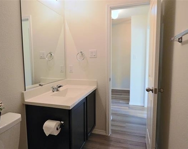 2437 Opaline Drive - Photo Thumbnail 34