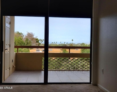 4200 N Miller Road - Photo Thumbnail 10
