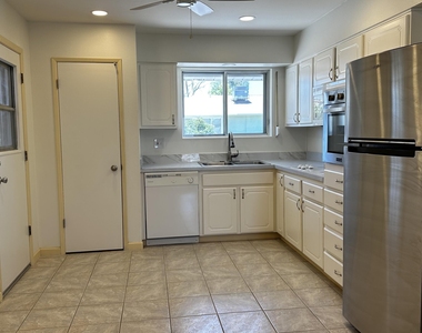 10024 W Denham Drive - Photo Thumbnail 7