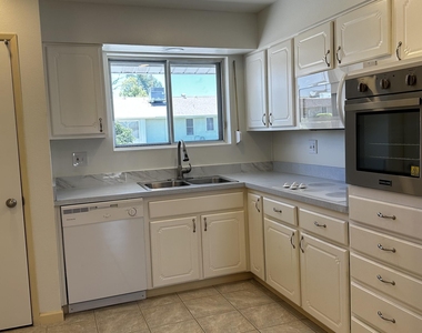 10024 W Denham Drive - Photo Thumbnail 6
