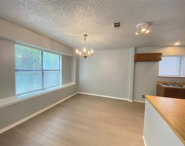6101 Meadowside Trail - Photo Thumbnail 6