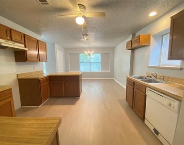 6101 Meadowside Trail - Photo Thumbnail 8