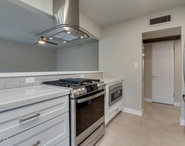 554 W 19th Street - Photo Thumbnail 20