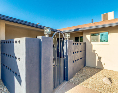 554 W 19th Street - Photo Thumbnail 3