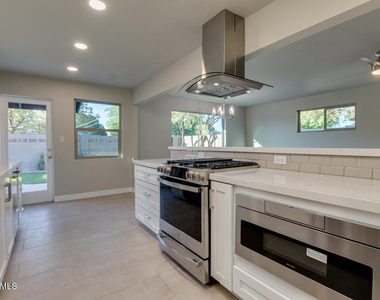 554 W 19th Street - Photo Thumbnail 21