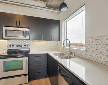 1001 Belleview Street - Photo Thumbnail 12