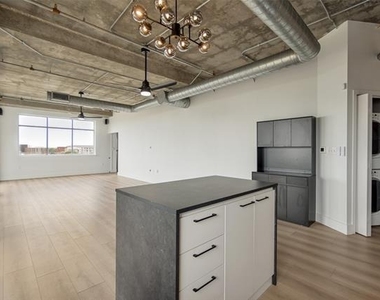 1001 Belleview Street - Photo Thumbnail 13