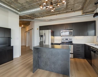 1001 Belleview Street - Photo Thumbnail 9