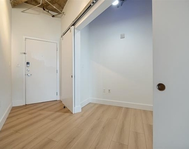 1001 Belleview Street - Photo Thumbnail 15