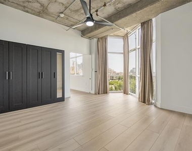 1001 Belleview Street - Photo Thumbnail 19