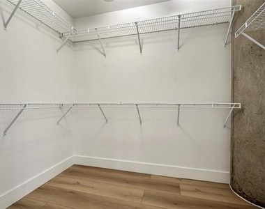 1001 Belleview Street - Photo Thumbnail 16
