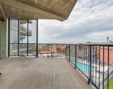 1001 Belleview Street - Photo Thumbnail 3