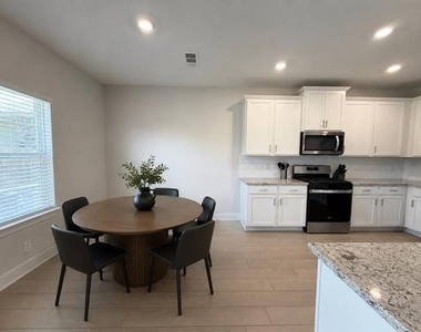 1205 Ginsburg Lane - Photo Thumbnail 4