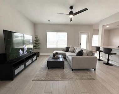 1205 Ginsburg Lane - Photo Thumbnail 2