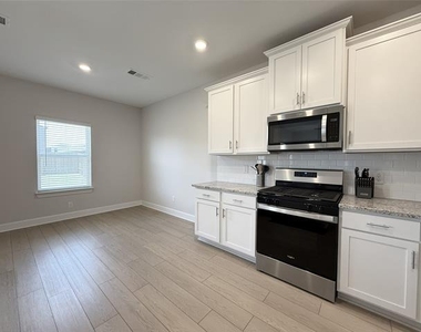 1205 Ginsburg Lane - Photo Thumbnail 8