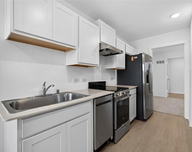 1031 Bishop Creek Drive - Photo Thumbnail 8
