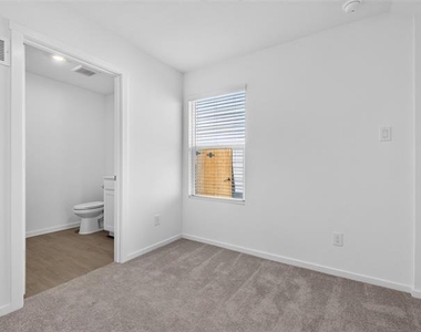 1031 Bishop Creek Drive - Photo Thumbnail 10
