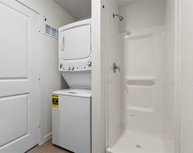 1031 Bishop Creek Drive - Photo Thumbnail 14