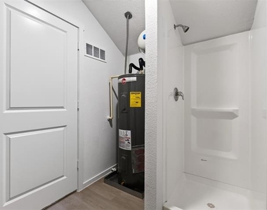 1031 Bishop Creek Drive - Photo Thumbnail 16