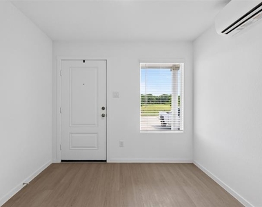 1031 Bishop Creek Drive - Photo Thumbnail 5