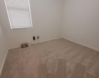23204 N 175th Lane - Photo Thumbnail 10