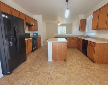 23204 N 175th Lane - Photo Thumbnail 4