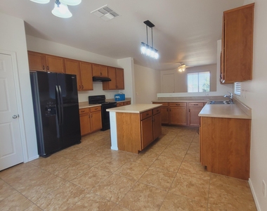 23204 N 175th Lane - Photo Thumbnail 5