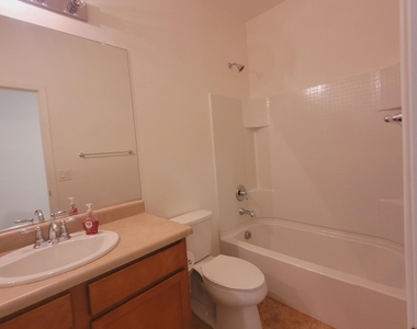 23204 N 175th Lane - Photo Thumbnail 12
