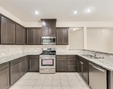 9825 Prairie Dog Lane - Photo Thumbnail 4