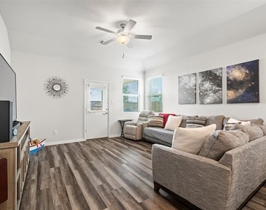 3016 Prairie Trail Avenue - Photo Thumbnail 21