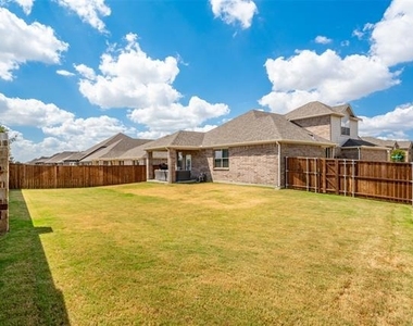 3016 Prairie Trail Avenue - Photo Thumbnail 4