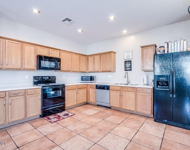 16429 W Remuda Drive - Photo Thumbnail 11