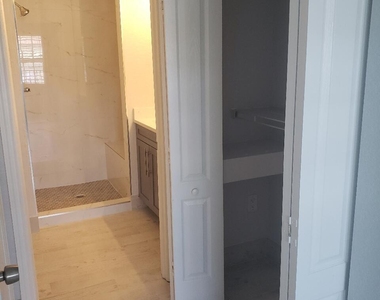 1005 Belmont Place - Photo Thumbnail 15