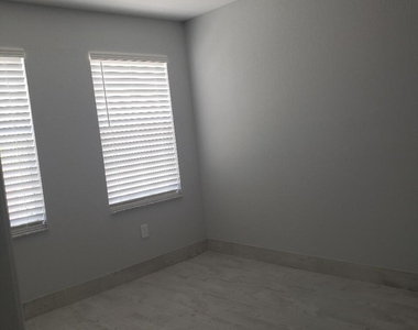 1005 Belmont Place - Photo Thumbnail 22