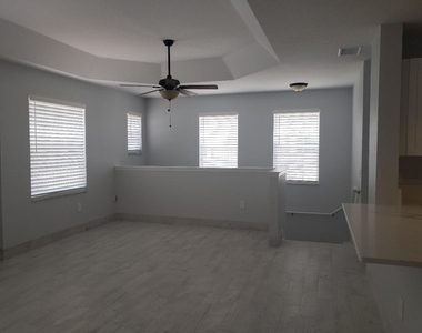 1005 Belmont Place - Photo Thumbnail 11