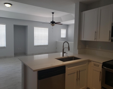 1005 Belmont Place - Photo Thumbnail 4